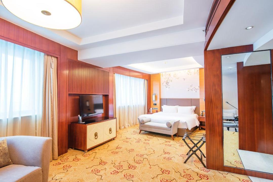Enlux Hotel Jinan Exterior foto