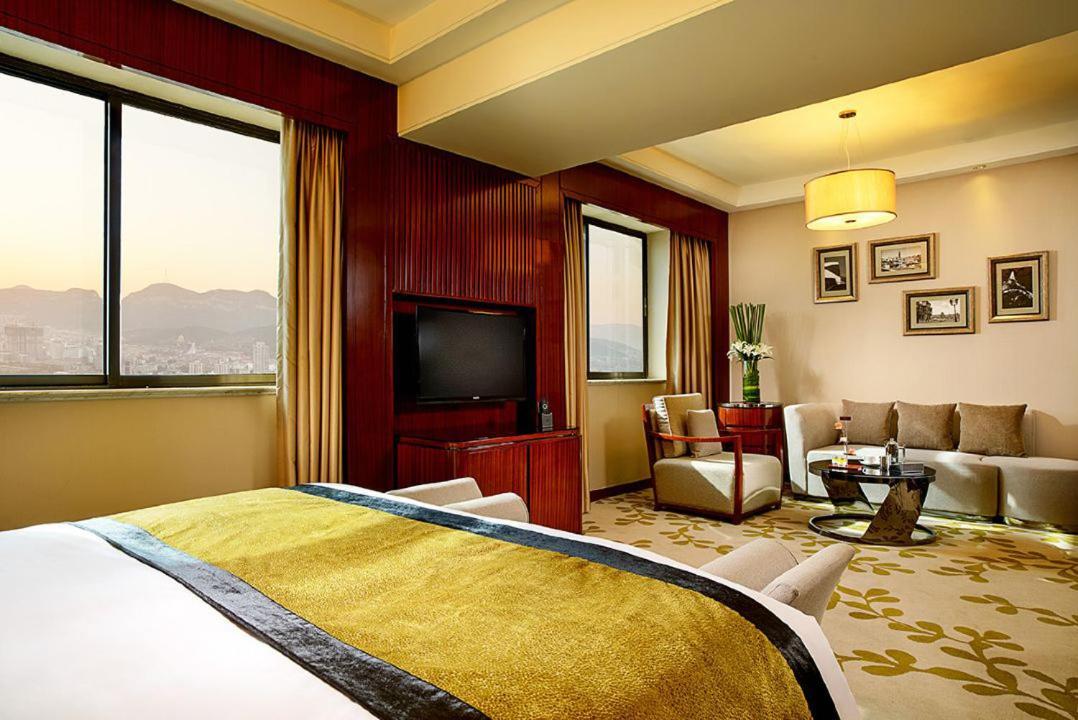 Enlux Hotel Jinan Exterior foto